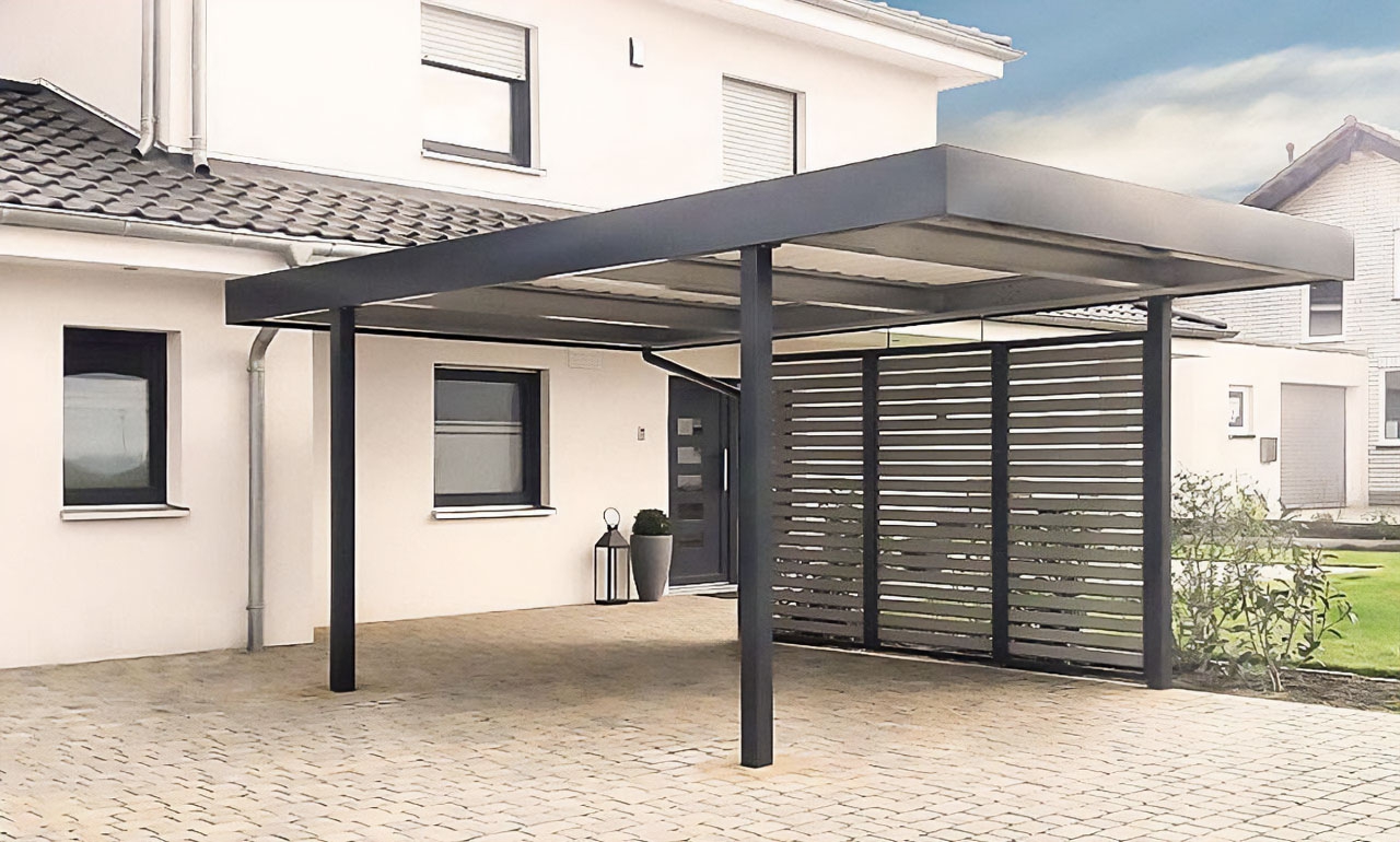 Закрытый автонавес с односкатной крышей из поликарбоната